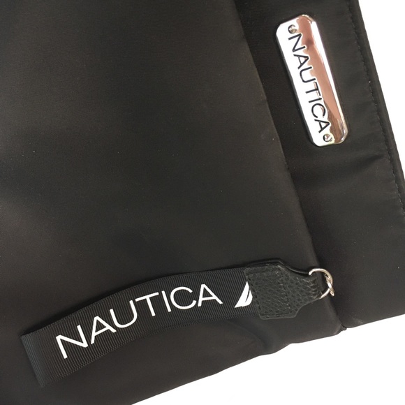 NAUTICA crossbody bag.Nylon. Excel cond. Bold metal emblem & 4” brand zip pull. - Picture 2 of 6